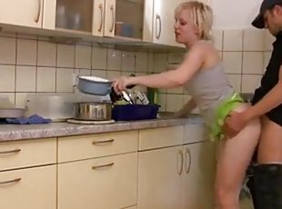 Junge Deutsch blonde gefickt während Abwasch