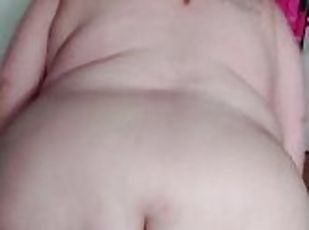 Ssbbw shows of her fat body and big rolls