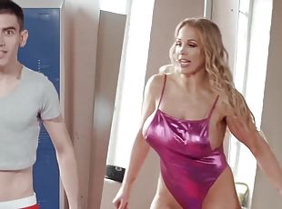Skinny lad helps juicy blonde to get orgasms in the gym