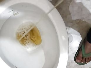 Peeing in toilet with clear audio
