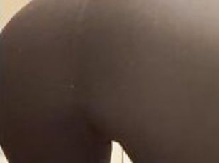 Massive wet farts in black yoga shorts(full vid on OF)