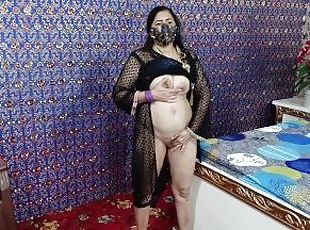 Beautiful Desi Hindi Aunty Fingering Her Pussy