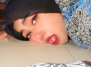 I fuck Beautiful Maid In Saudi Arabia when she stuck Under Bed!