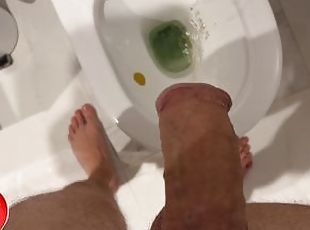 ???? PISSING man fetish with vertical camera who URINATE with fat hard cock